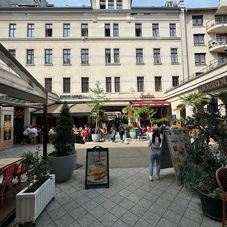 Downtown Family Apartment Budapest