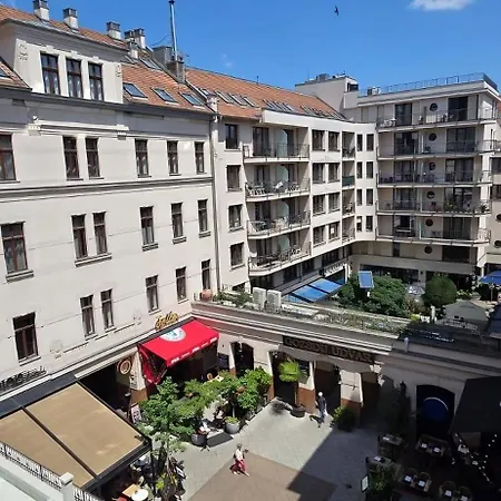 Lägenhet Downtown Family Budapest